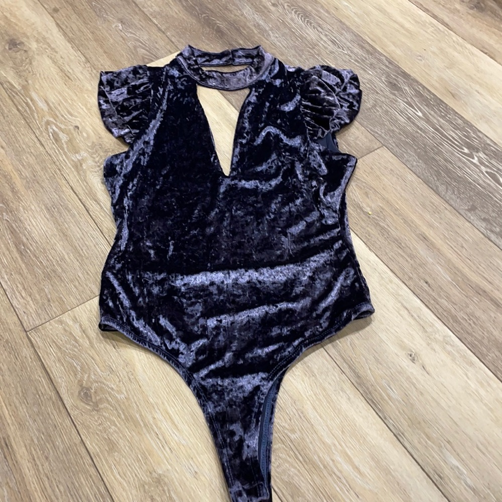 NWT Essue bodysuit size M